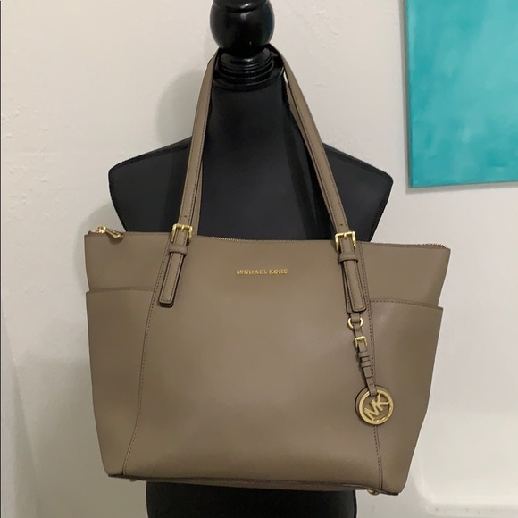 MICHAEL Michael Kors Handbags - Michael Kors Jet set Zipper tote